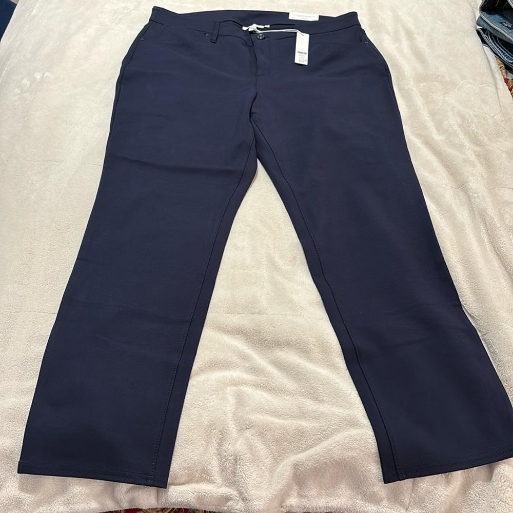 NWT Chico’s 5 Pocket Ponte Pant Ink/Navy Color Size 2.5R/14R Slim Leg